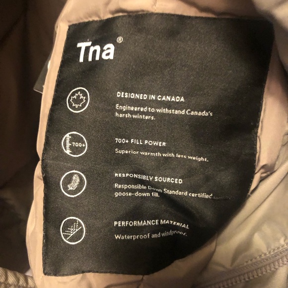 Aritzia Summit parka with Hood - Picture 4 of 5